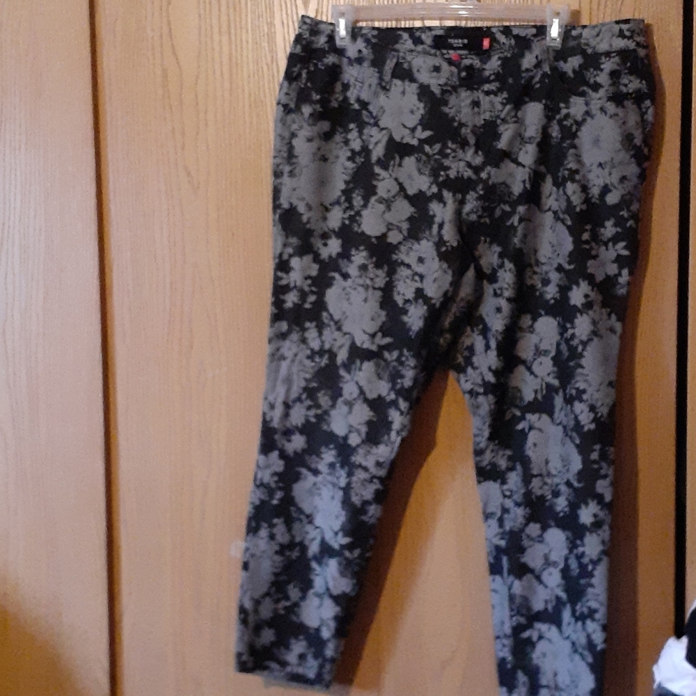 Torrid floral denim jeggings Size 22